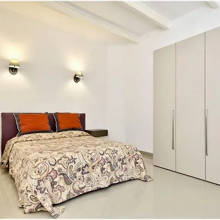 Four Bedroom Typical Maltese Townhouse - One Minute Away From The Seafront Sliema