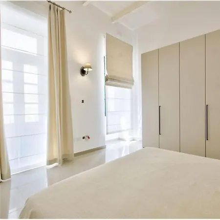 Four Bedroom Typical Maltese Townhouse - One Minute Away From The Seafront Casa vacanze Sliema