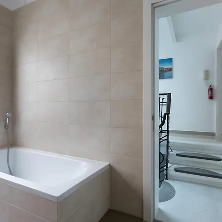 度假居 Four Bedroom Typical Maltese Townhouse - One Minute Away From The Seafront 斯利马