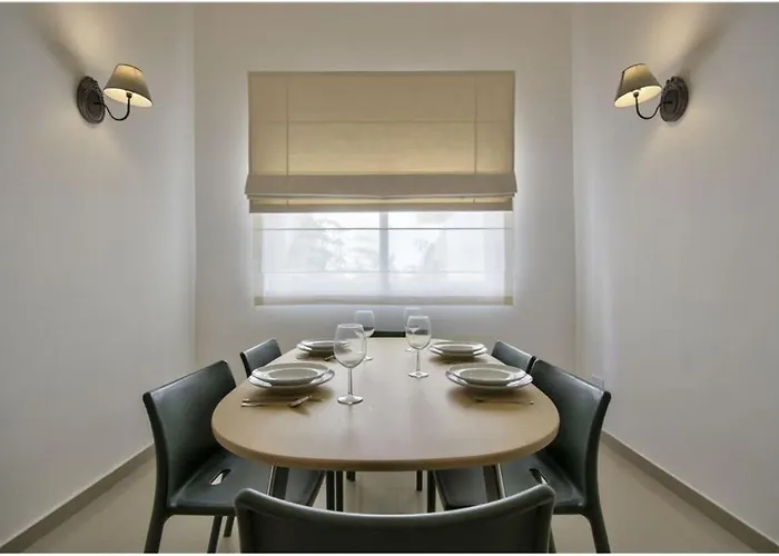 Four Bedroom Typical Maltese Townhouse - One Minute Away From The Seafront Casa vacanze *