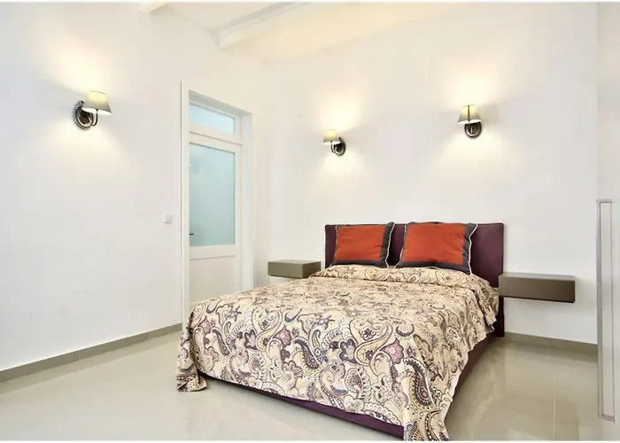 Casa vacanze Four Bedroom Typical Maltese Townhouse - One Minute Away From The Seafront Sliema