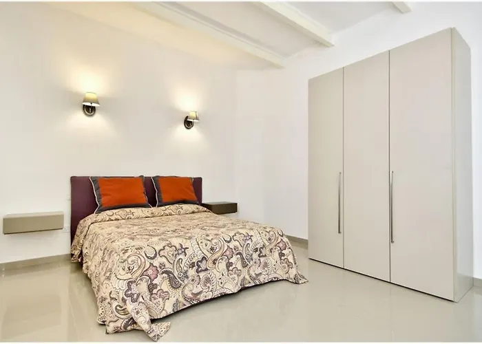 Four Bedroom Typical Maltese Townhouse - One Minute Away From The Seafront Sliema