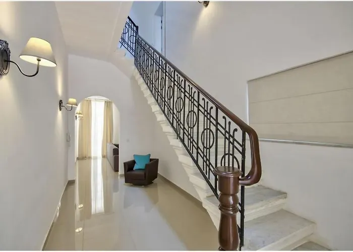 Casa vacanze Four Bedroom Typical Maltese Townhouse - One Minute Away From The Seafront *