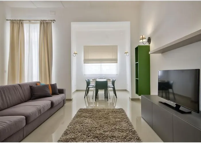 Four Bedroom Typical Maltese Townhouse - One Minute Away From The Seafront Casa vacanze *