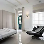 Four Bedroom Typical Maltese Townhouse - One Minute Away From The Seafront Casa vacanze