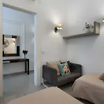 Four Bedroom Typical Maltese Townhouse - One Minute Away From The Seafront * Sliema
