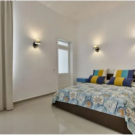 Four Bedroom Typical Maltese Townhouse - One Minute Away From The Seafront *