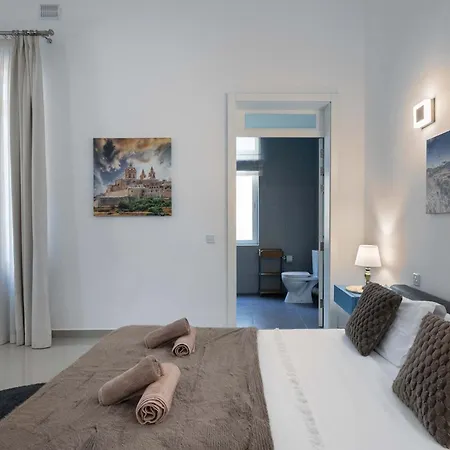 Holiday home Four Bedroom Typical Maltese Townhouse - One Minute Away From The Seafront