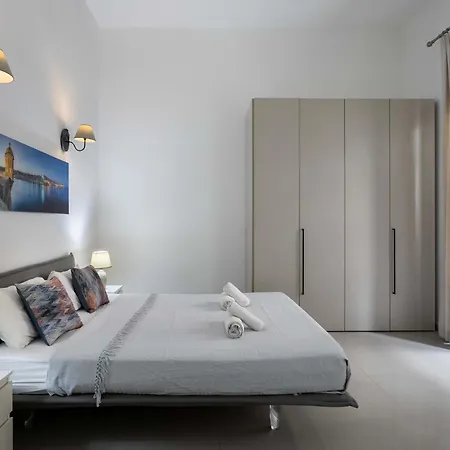 Four Bedroom Typical Maltese Townhouse - One Minute Away From The Seafront *