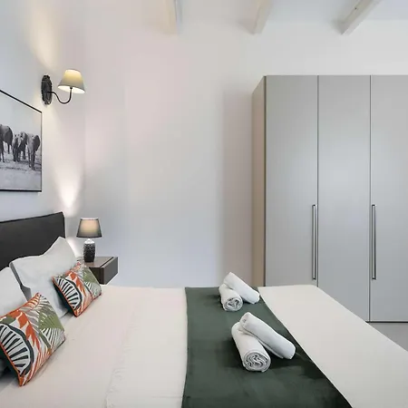 Four Bedroom Typical Maltese Townhouse - One Minute Away From The Seafront *