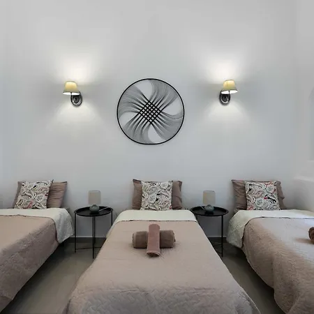 Four Bedroom Typical Maltese Townhouse - One Minute Away From The Seafront 펜션 *