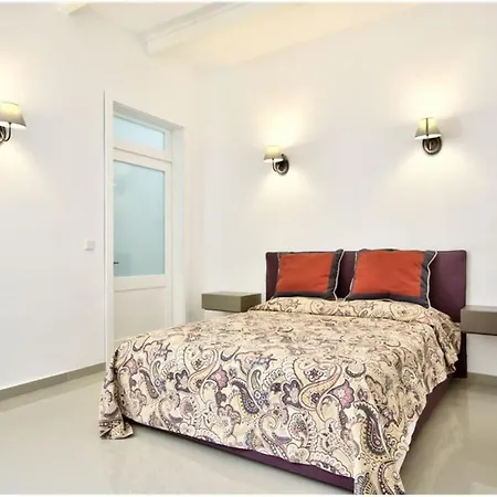 Prázdninový dům Four Bedroom Typical Maltese Townhouse - One Minute Away From The Seafront Sliema
