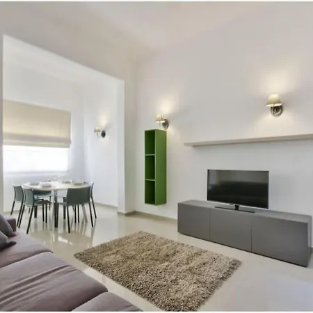 Prázdninový dům Four Bedroom Typical Maltese Townhouse - One Minute Away From The Seafront Sliema